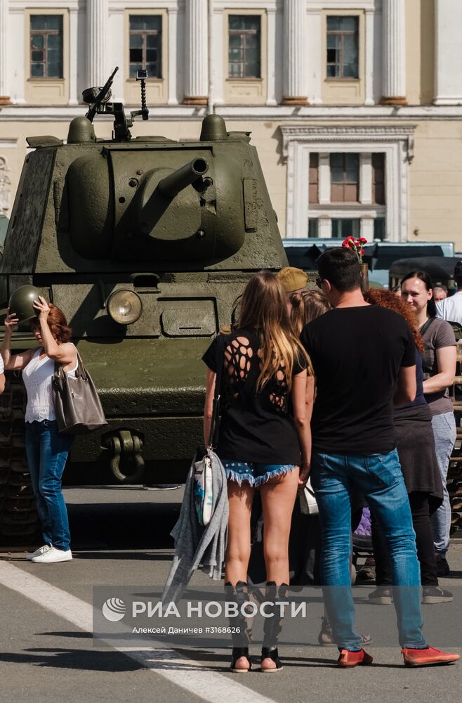 Выставка военной техники в Санкт-Петербурге