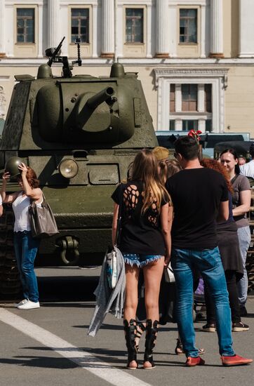 Выставка военной техники в Санкт-Петербурге