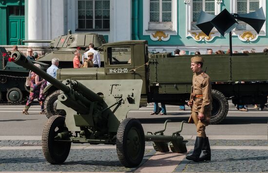 Выставка военной техники в Санкт-Петербурге