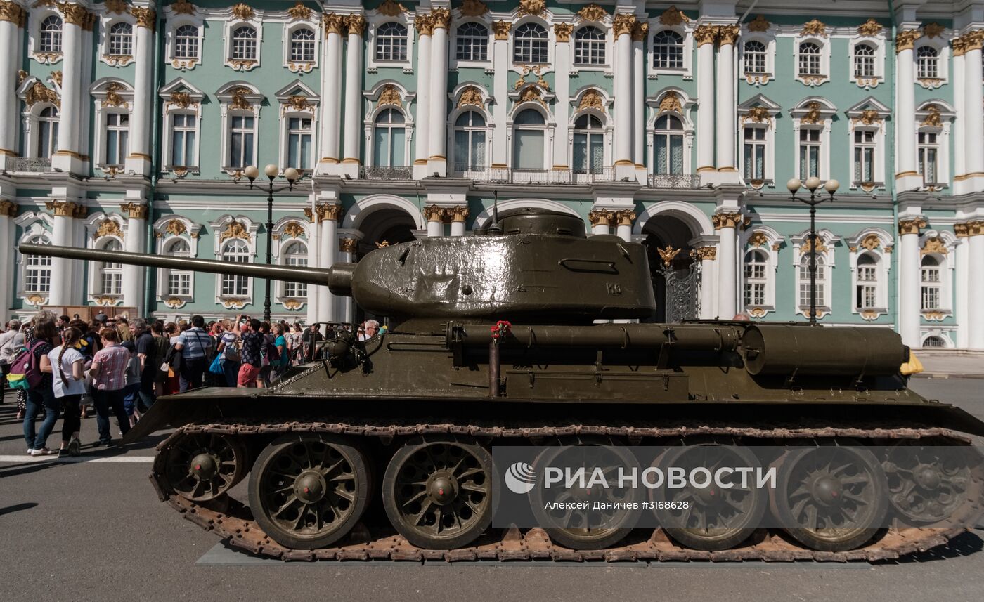 Выставка военной техники в Санкт-Петербурге