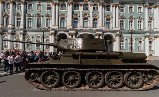 Выставка военной техники в Санкт-Петербурге