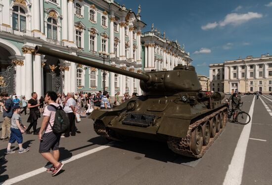 Выставка военной техники в Санкт-Петербурге