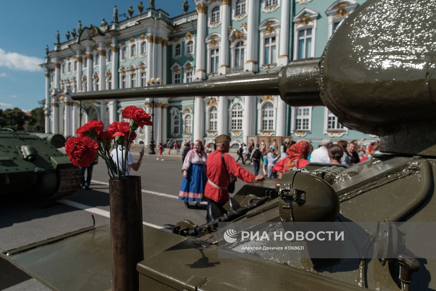 Выставка военной техники в Санкт-Петербурге