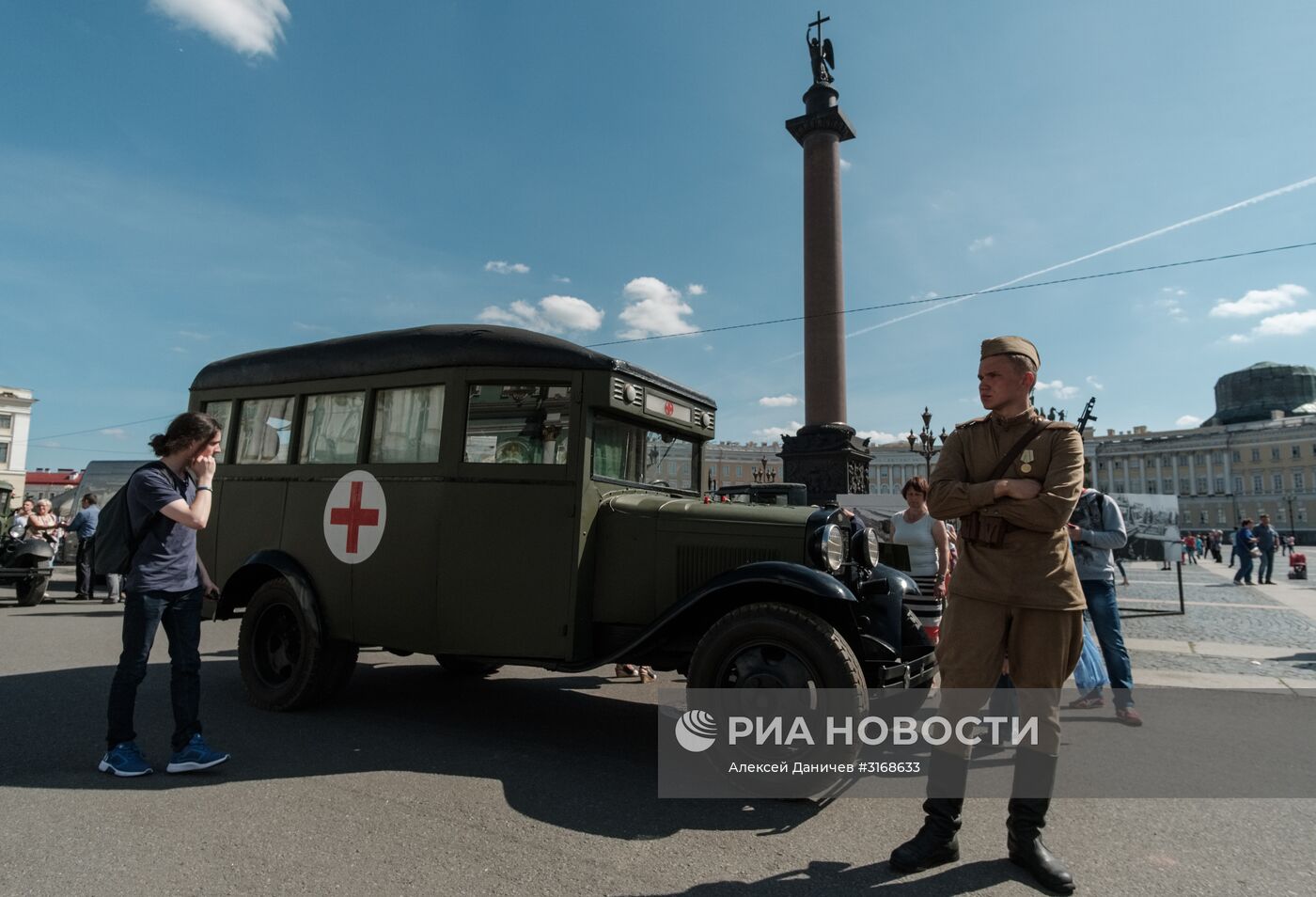 Выставка военной техники в Санкт-Петербурге