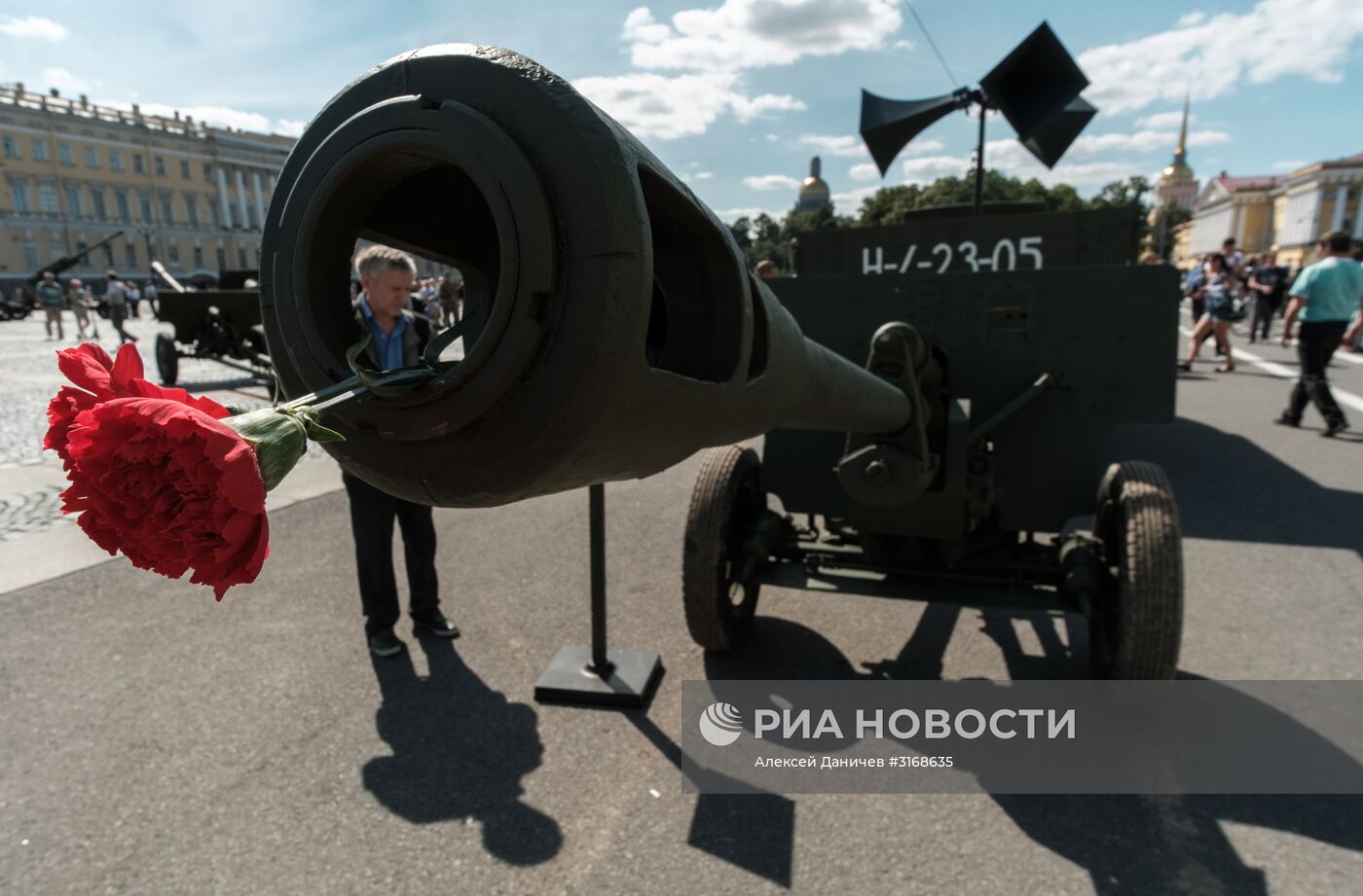 Выставка военной техники в Санкт-Петербурге