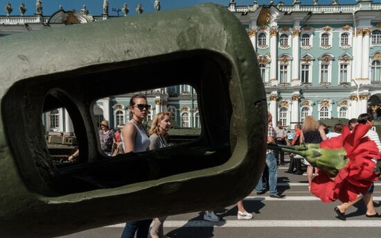 Выставка военной техники в Санкт-Петербурге