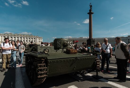 Выставка военной техники в Санкт-Петербурге