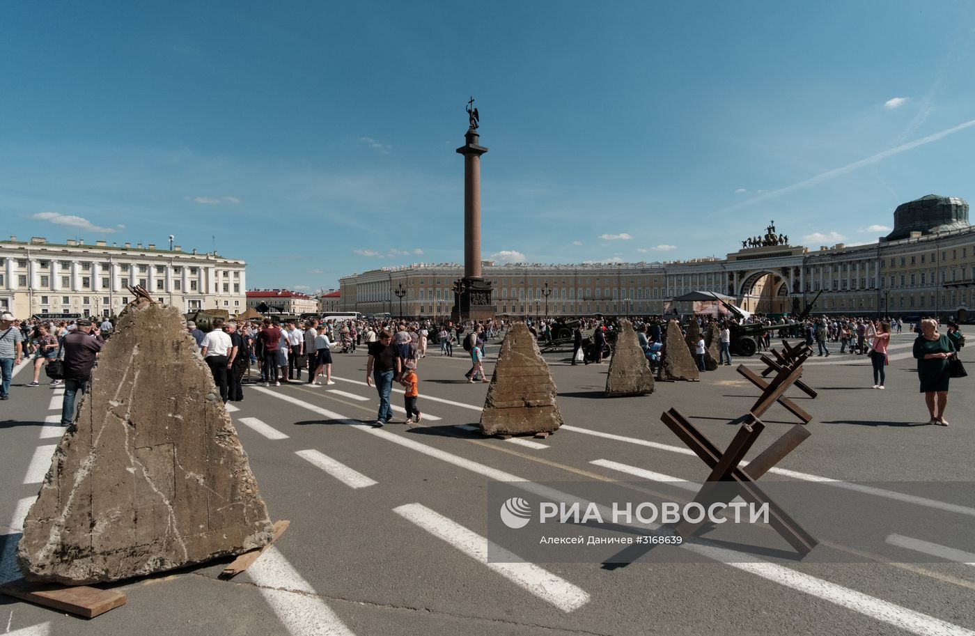 Выставка военной техники в Санкт-Петербурге