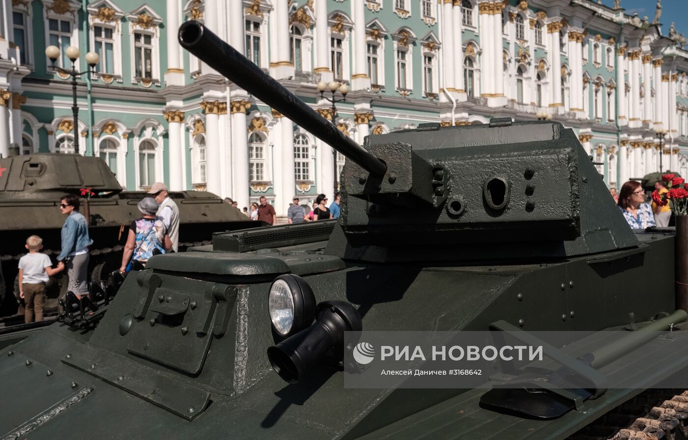 Выставка военной техники в Санкт-Петербурге