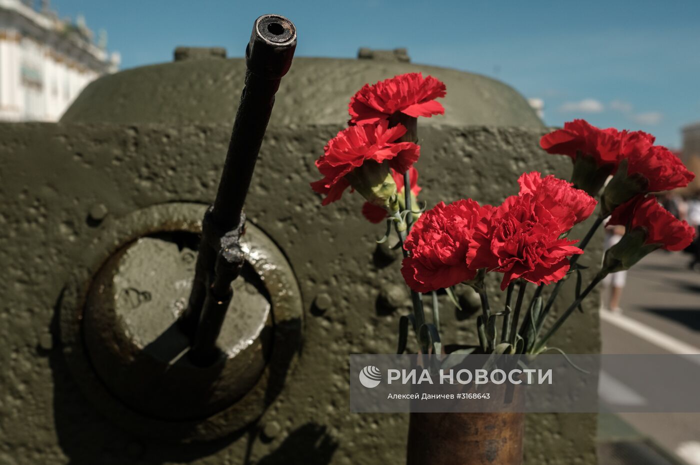 Выставка военной техники в Санкт-Петербурге