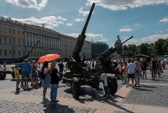 Выставка военной техники в Санкт-Петербурге