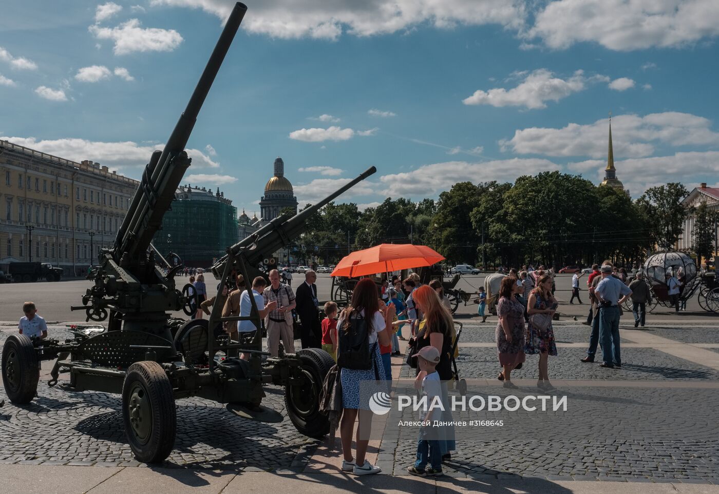 Выставка военной техники в Санкт-Петербурге