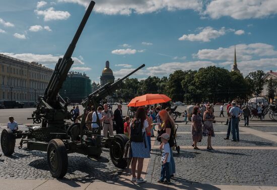 Выставка военной техники в Санкт-Петербурге