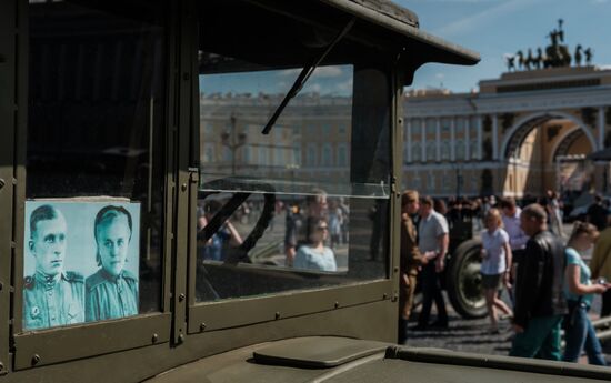 Выставка военной техники в Санкт-Петербурге