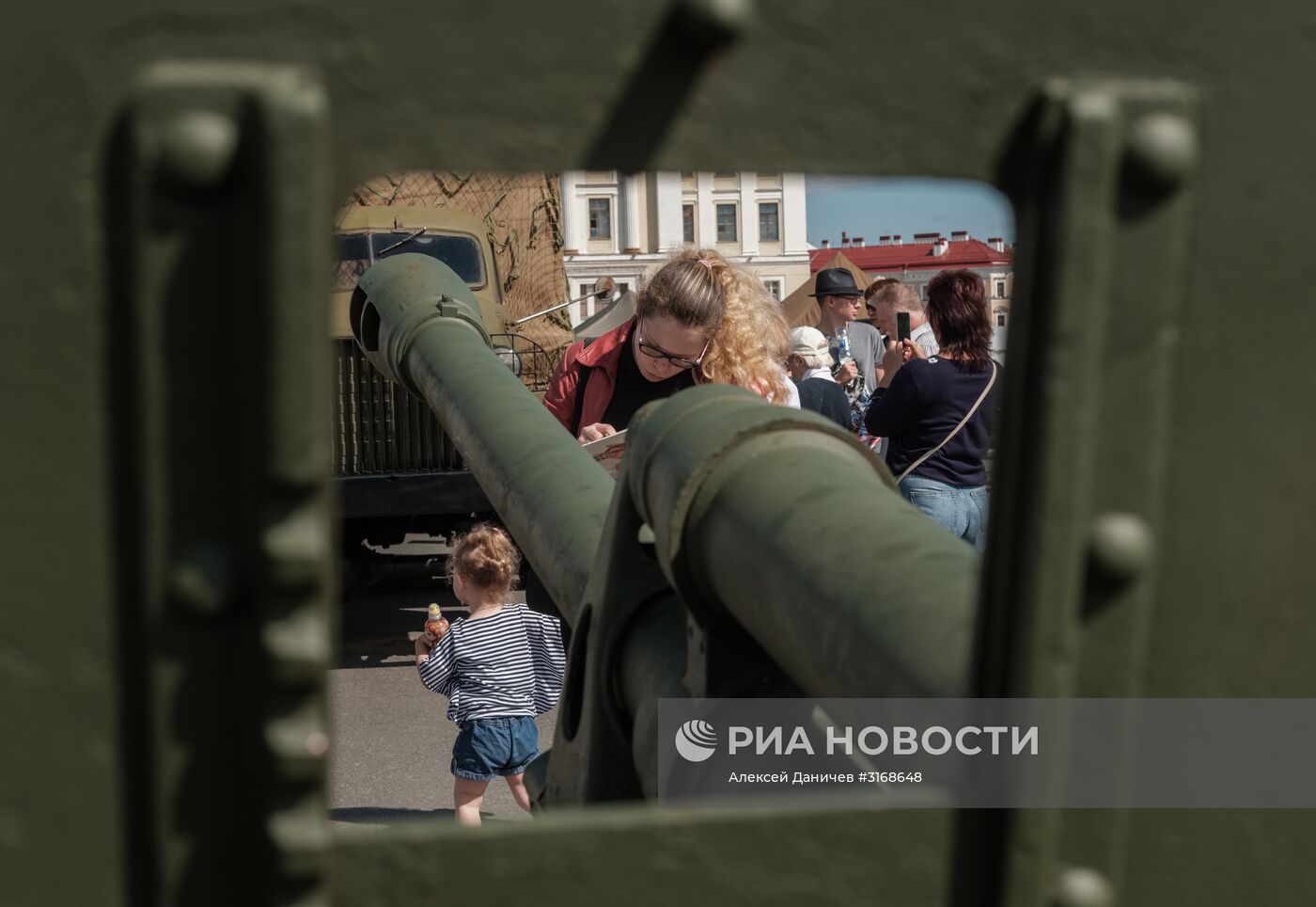 Выставка военной техники в Санкт-Петербурге