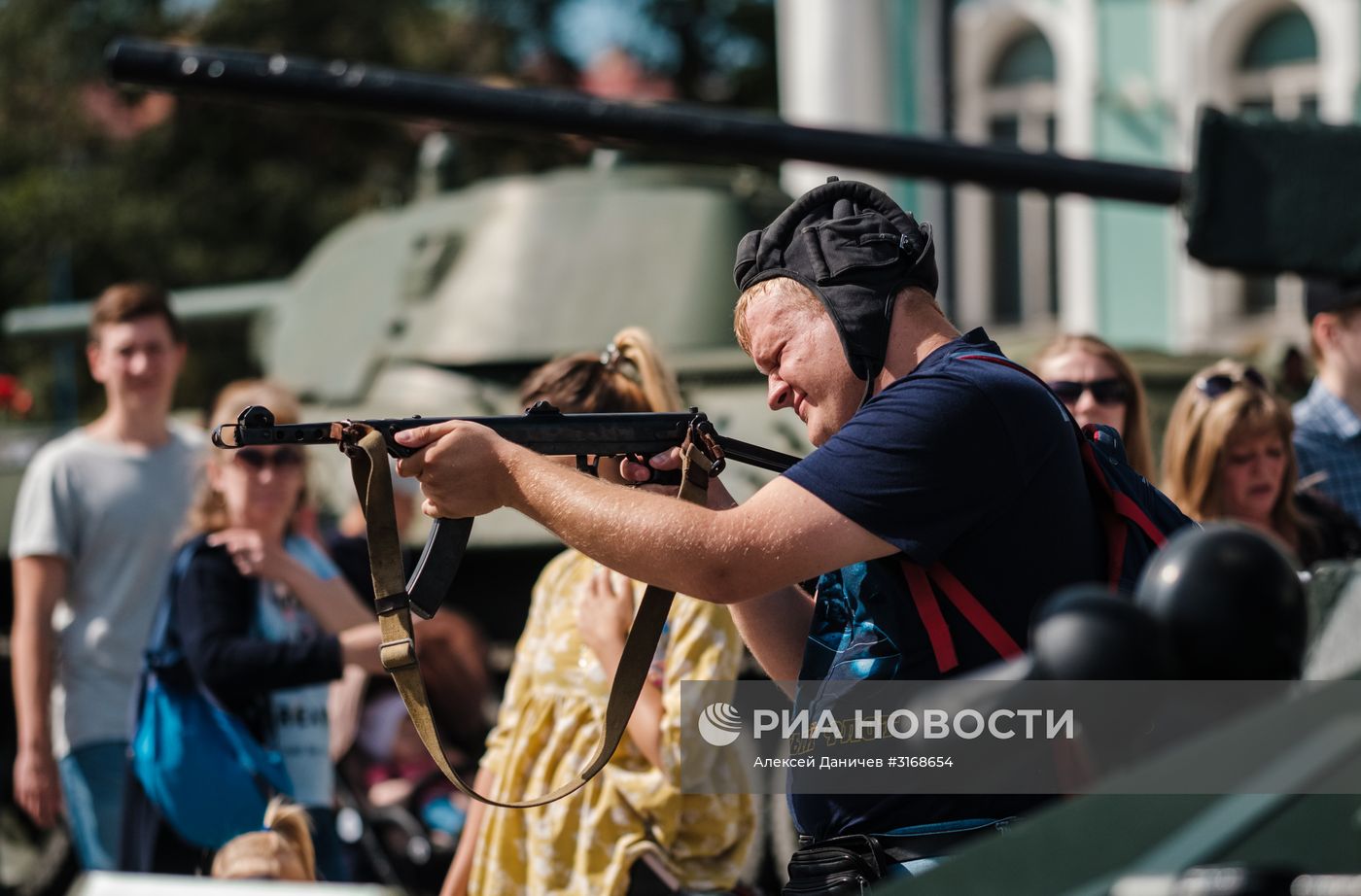 Выставка военной техники в Санкт-Петербурге