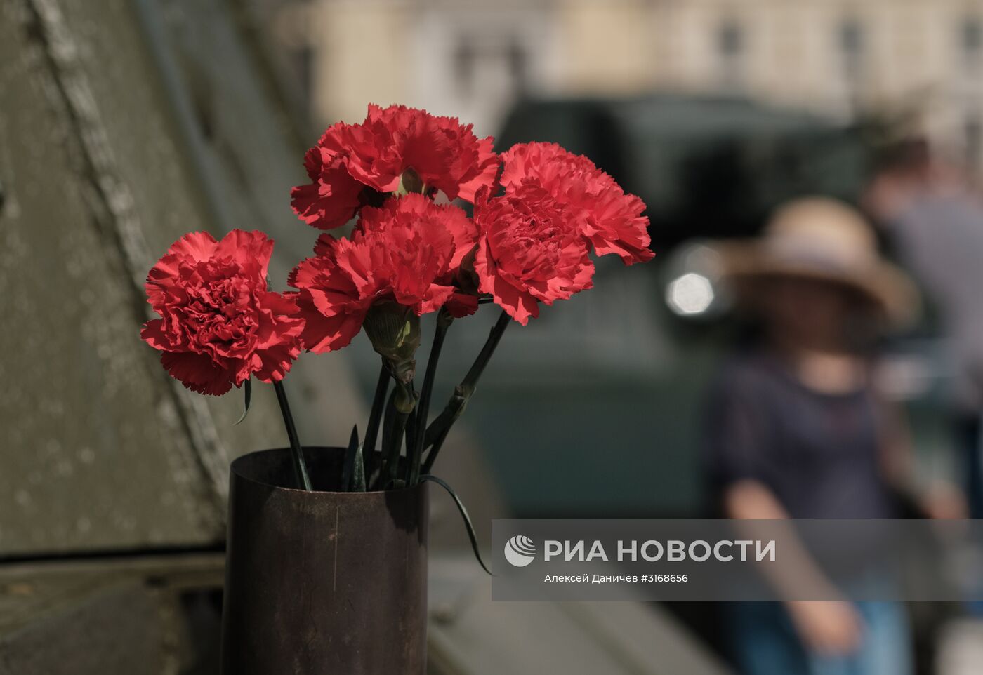 Выставка военной техники в Санкт-Петербурге