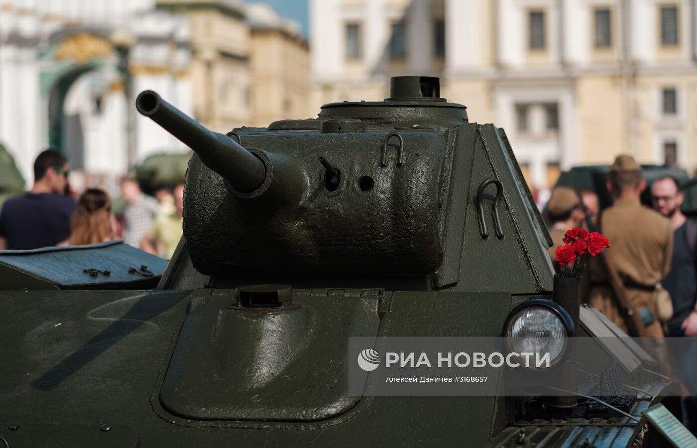 Выставка военной техники в Санкт-Петербурге