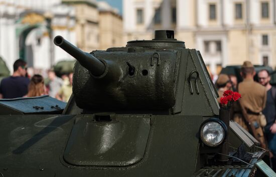 Выставка военной техники в Санкт-Петербурге