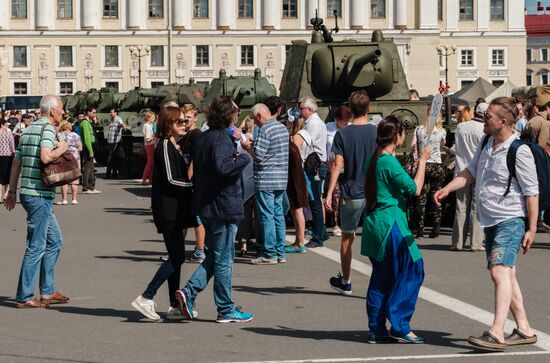 Выставка военной техники в Санкт-Петербурге