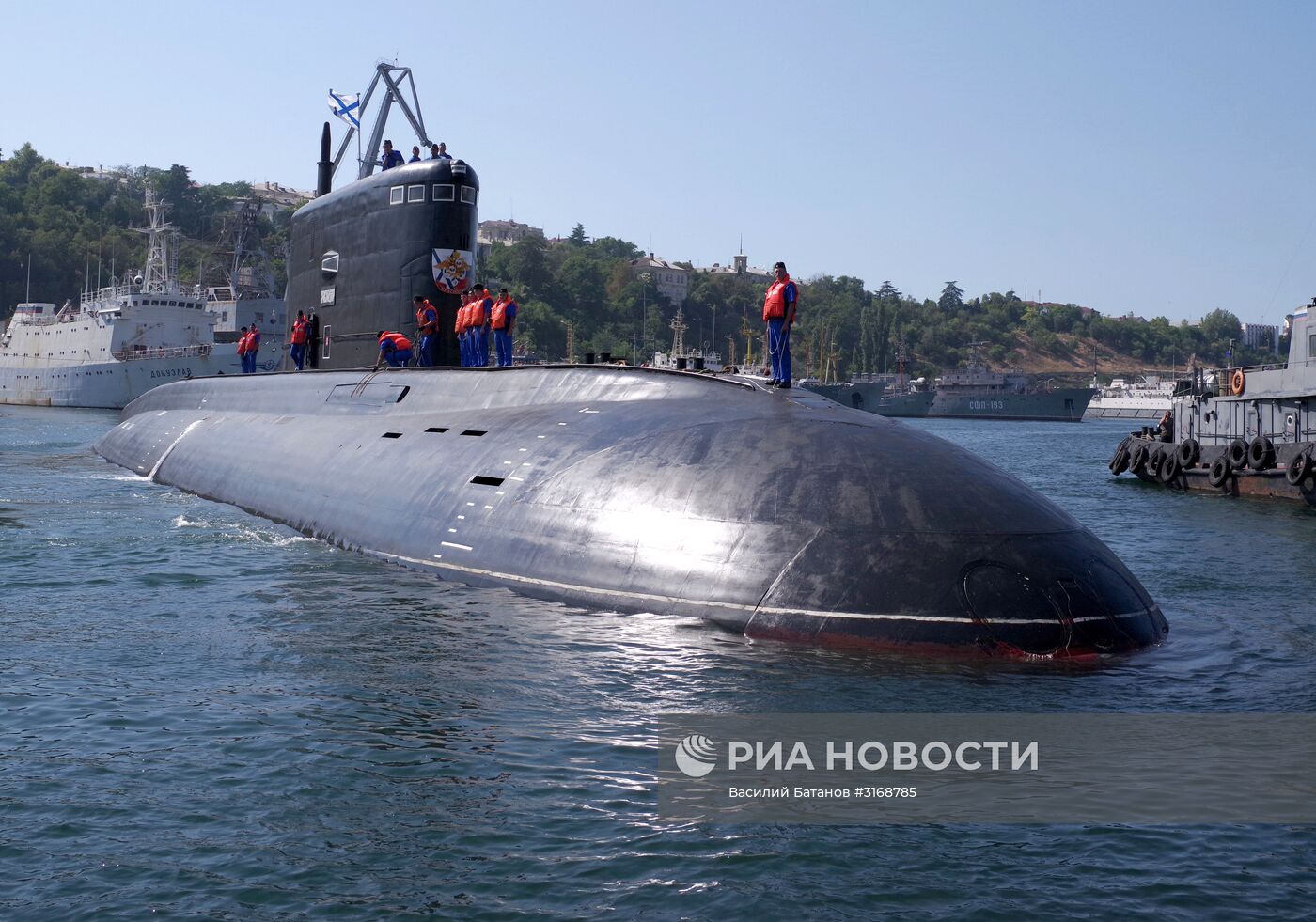 Встреча новой дизельной подводной лодки "Краснодар" в Севастополе