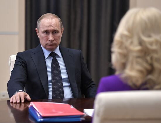 Рабочая встреча президента РФ В. Путина с председателем Счётной палаты РФ Т. Голиковой