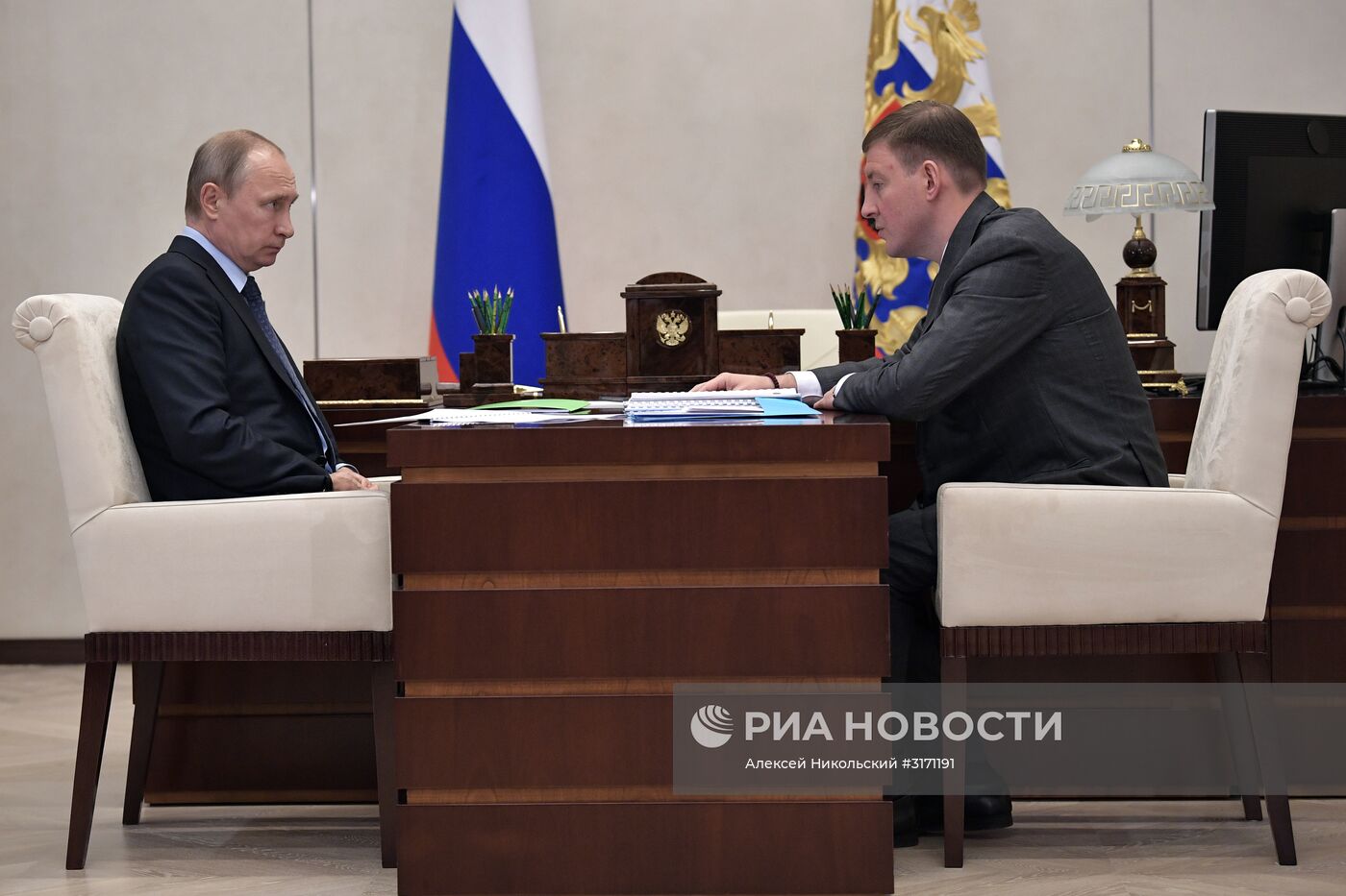 Рабочая встреча президента РФ В. Путина с губернатором Псковской области А. Турчаком