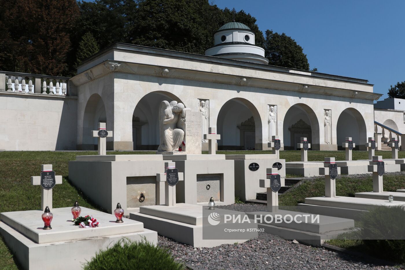 Часовня-ротонда, расположенная на территории польских военных захоронений на Лычаковском кладбище в городе Львове