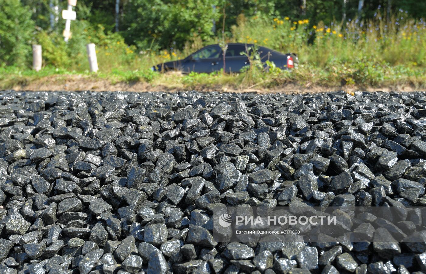 Проведение работ по укреплению откосов на Киевском шоссе