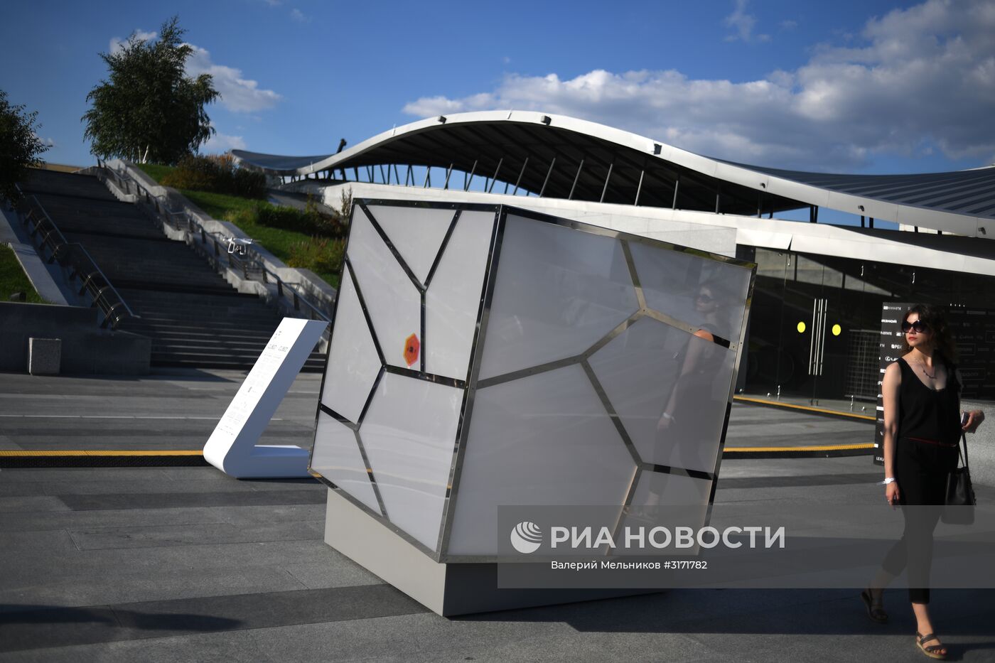 Открытие паблик-арт объекта "I Эпизод" в рамках VIII ежегодной выставки современного искусства Lexus Hybrid Art