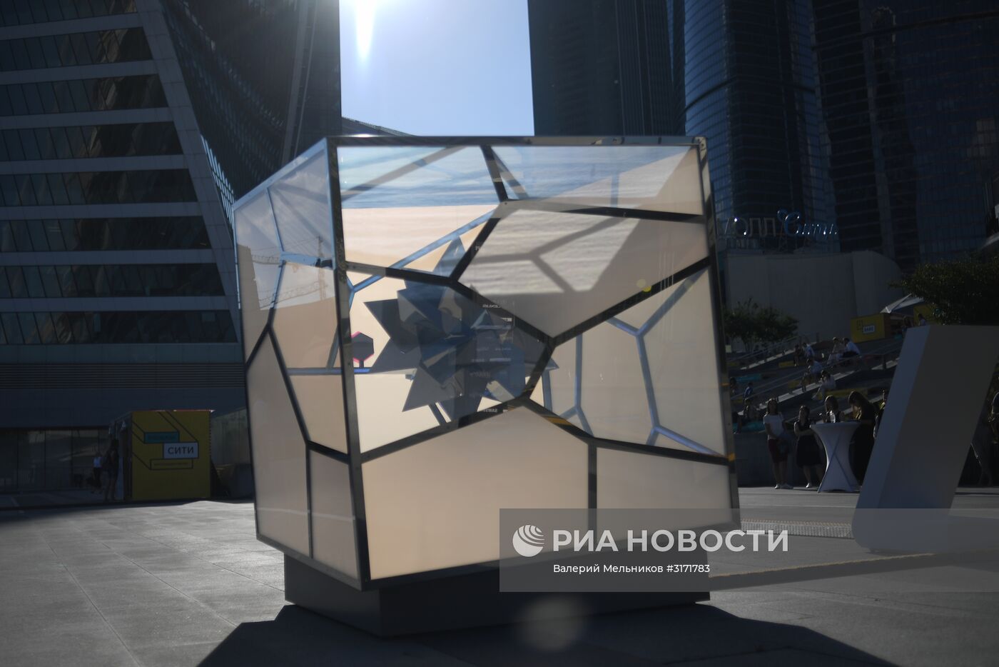 Открытие паблик-арт объекта "I Эпизод" в рамках VIII ежегодной выставки современного искусства Lexus Hybrid Art