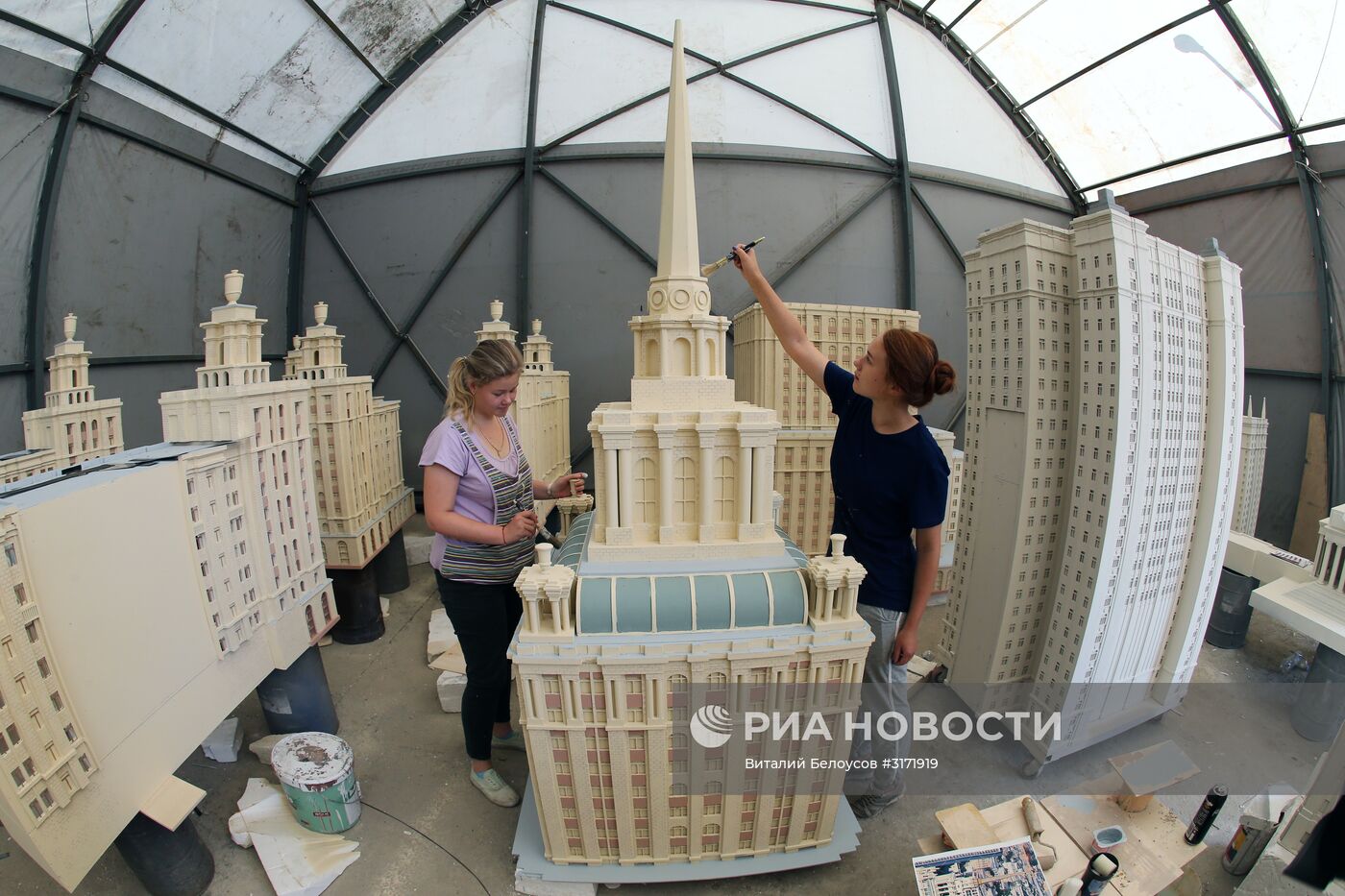 Производство арт-объектов для празднования Дня города Москвы