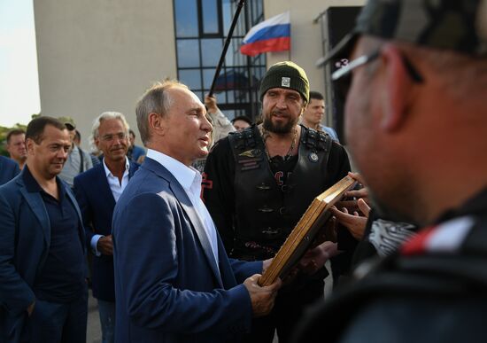 Рабочая поездка президента РФ В. Путина и премьер-министра РФ Д. Медведева в Севастополь