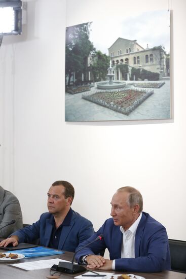 Рабочая поездка президента РФ В. Путина и премьер-министра РФ Д. Медведева в Севастополь