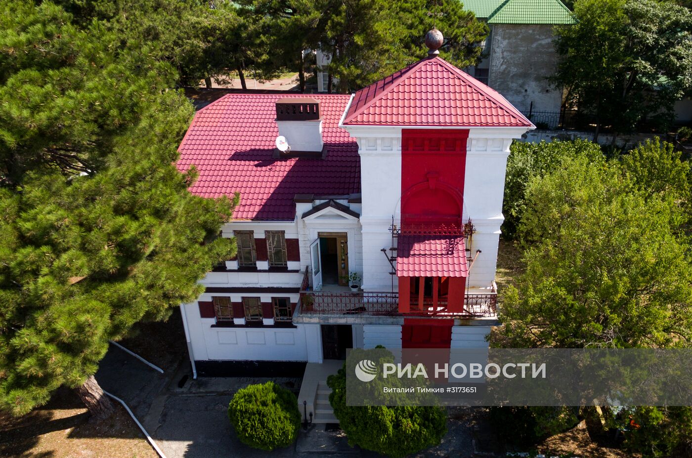 Геленджикский створный маяк "Передний"