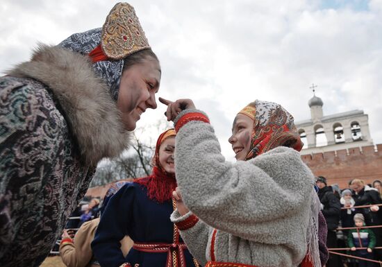 Проводы Масленицы в регионах России