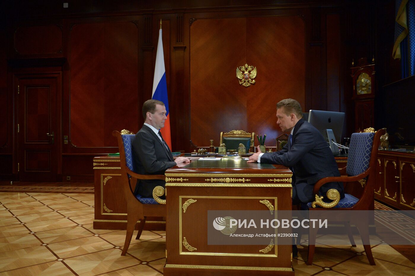 Д.Медведев провел встречу с А.Миллером