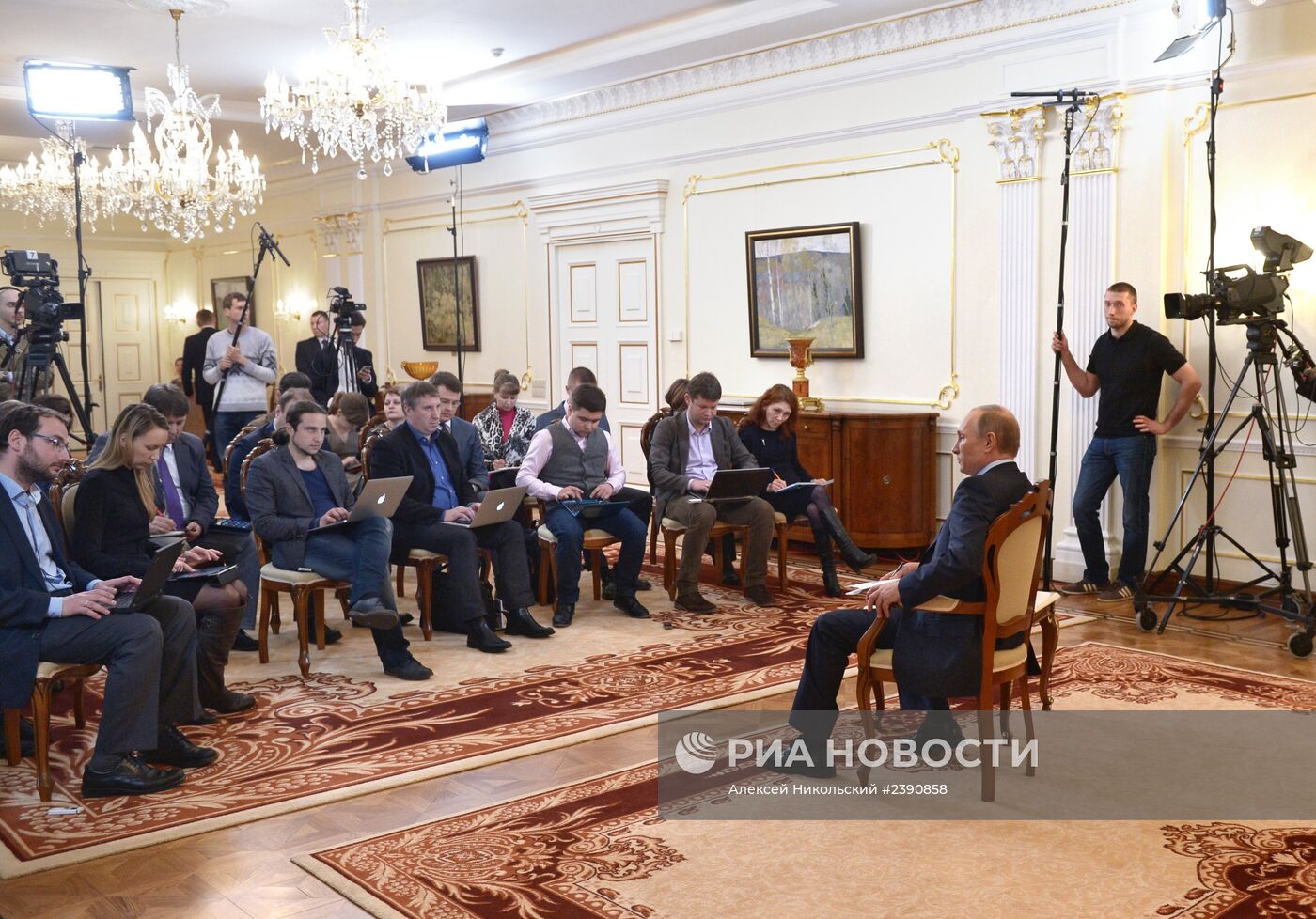 В.Путин встретился с журналистами в резиденции Ново-Огарево