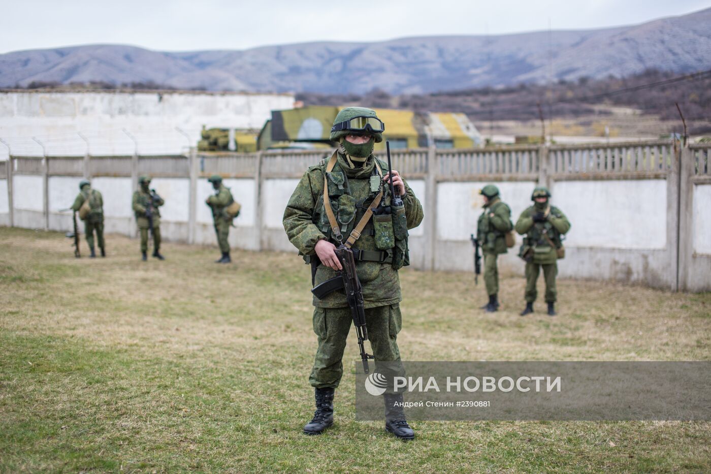 Ситуация у военной базы в селе Перевальное