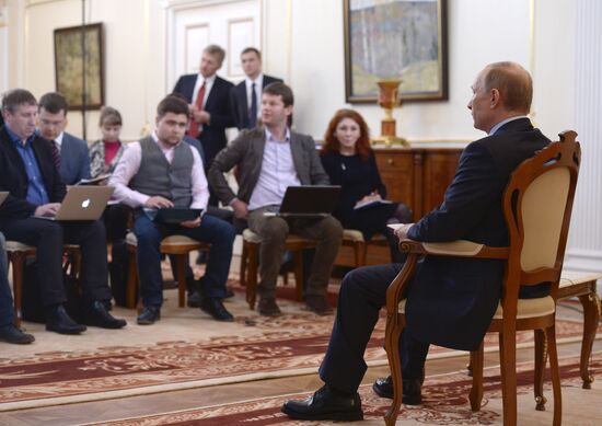 В.Путин встретился с журналистами в резиденции Ново-Огарево