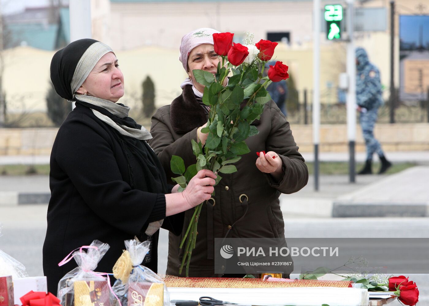 Продажа цветов накануне праздника 8 марта в Грозном