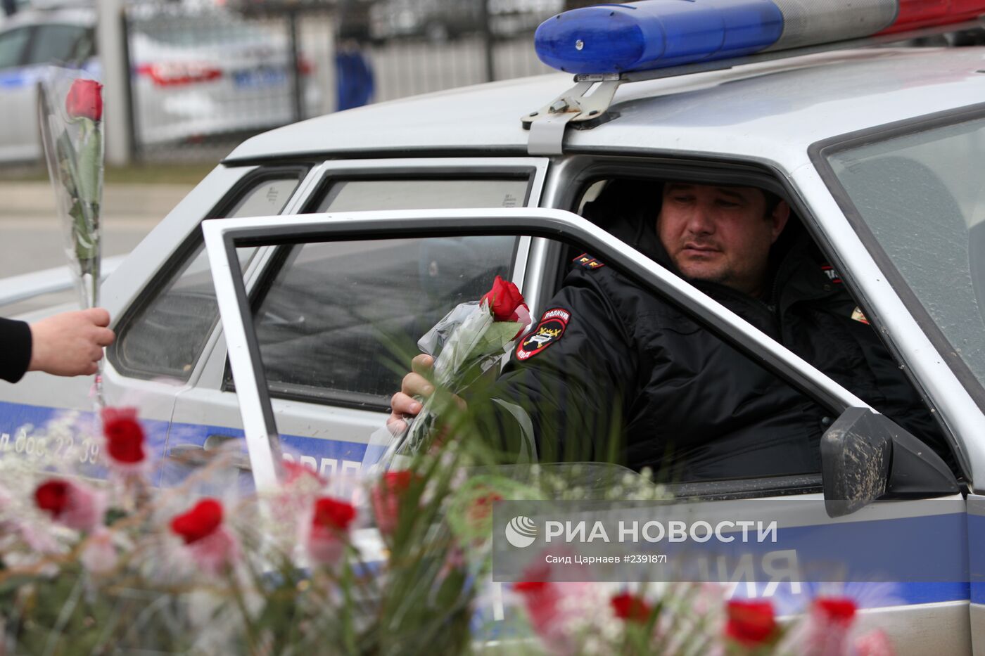 Продажа цветов накануне праздника 8 марта в Грозном