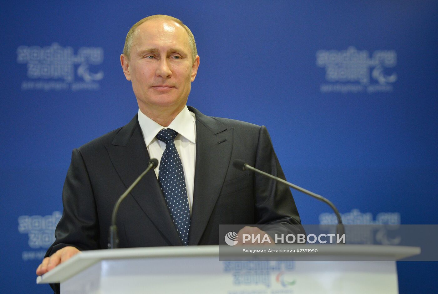 В.Путин перед церемонией открытия XI зимних Паралимпийских игр в Сочи