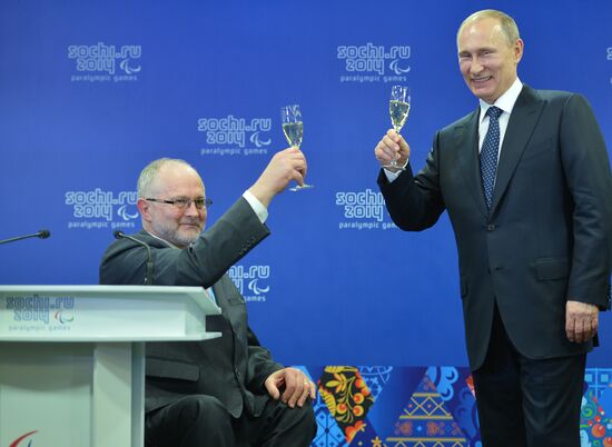В.Путин перед церемонией открытия XI зимних Паралимпийских игр в Сочи