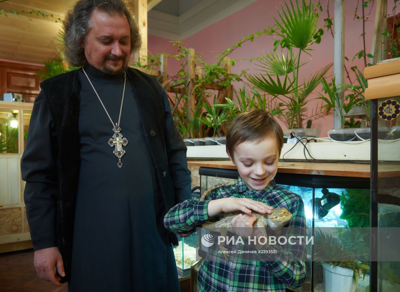 Священник организовал зоосад при храме в Санкт-Петербурге