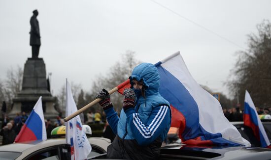 Митинг в поддержку референдума о статусе Крыма в Севастополе