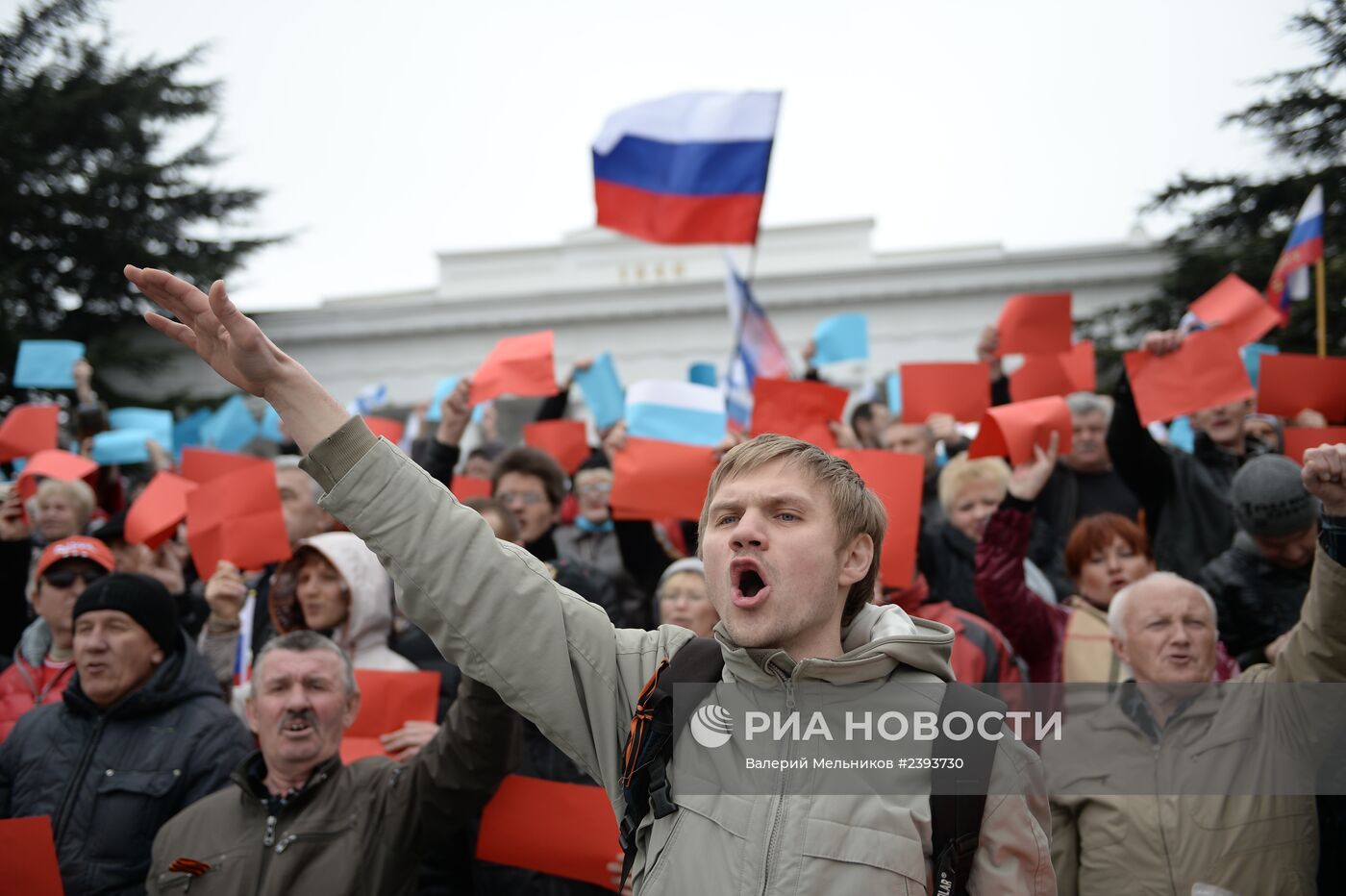 Митинг в поддержку референдума о статусе Крыма в Севастополе