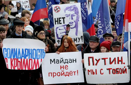 Митинг во Владивостоке в поддержку русскоязычного населения Украины