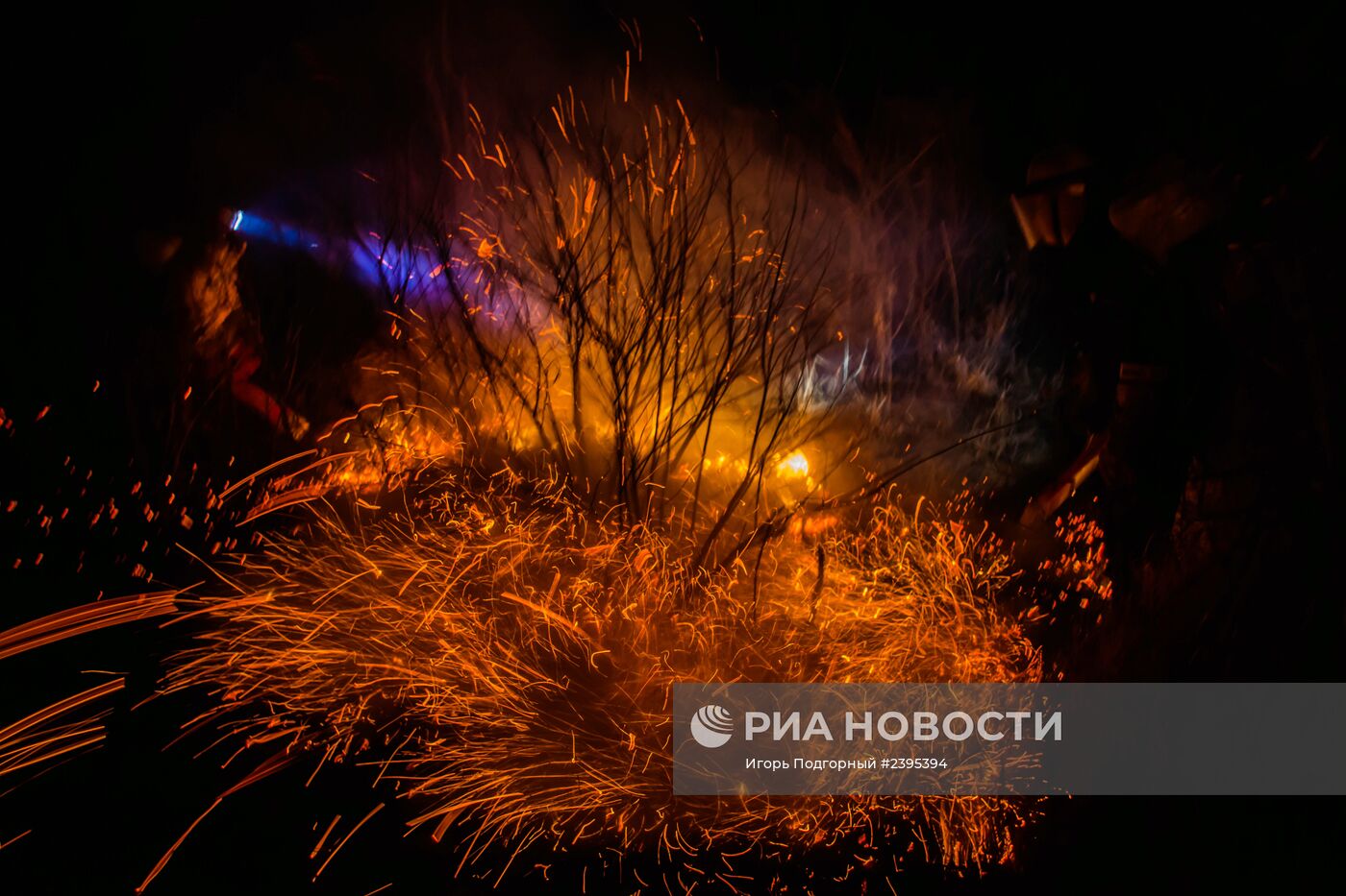 Тушение тростниковых пожаров в Астраханской области