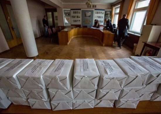 Подготовка к референдуму о статусе Крыма в Симферополе